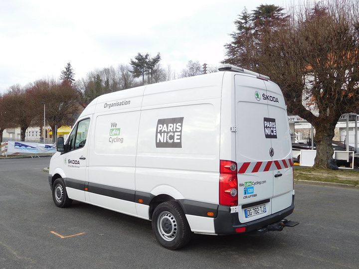 Utilitaire habillé en covering publicitaire