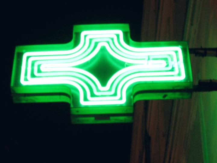 Croix et enseigne pour une officine