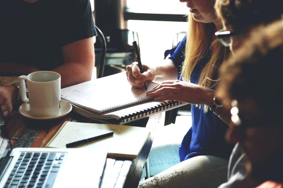 Réunion de travail entre professionnels
