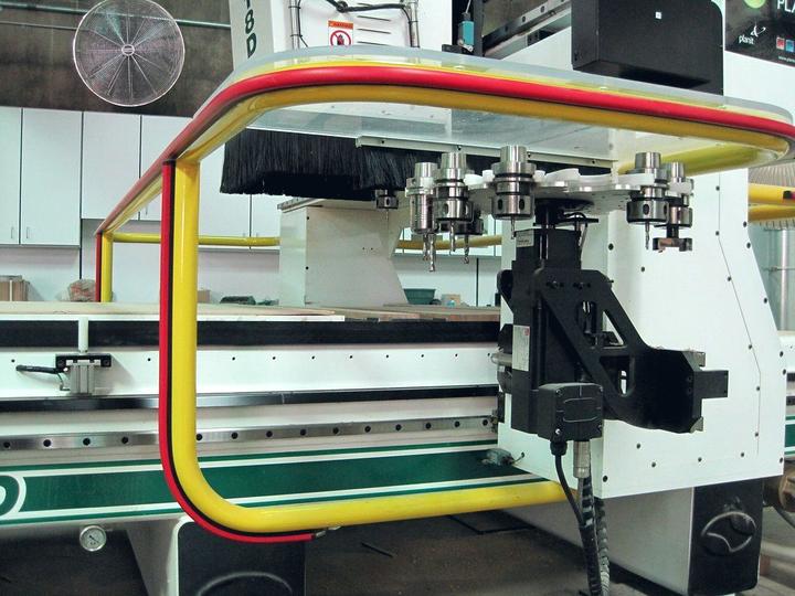 Découpe numérique de lettres sur machine à commande numérique