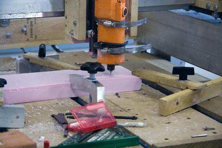 Machine de découpe numérique en atelier
