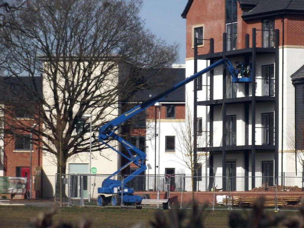 Pose, travail en nacelle et maintenance d'enseignes