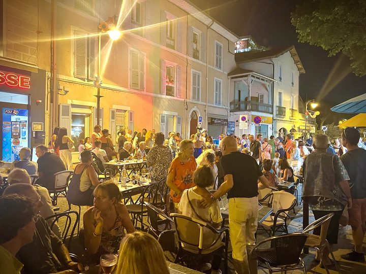 Néon LED et enseigne pour un restaurant — vue 4