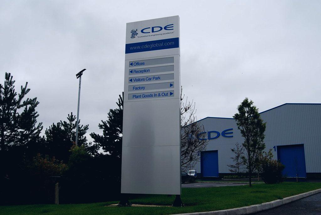Déploiement d'enseignes et de signalétique pour réseaux multi-sites